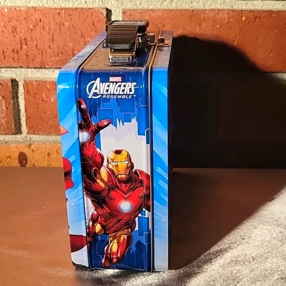 Vintage Marvel the Avengers Metal Lunch Box - Picture 2 of 10